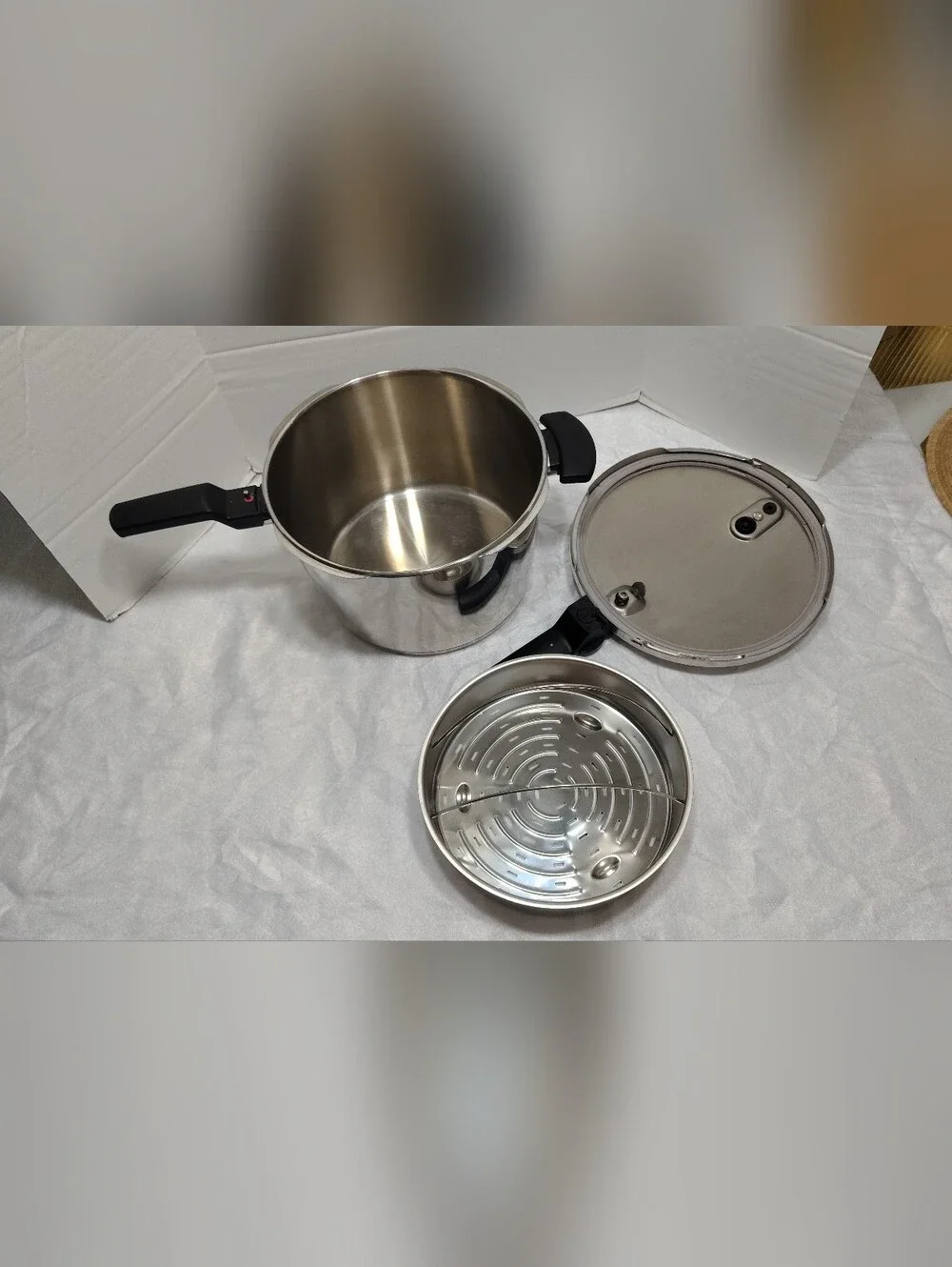 Fissler Vitaquick 8QT Premium Pressure Cooker Stainless Mande In Germany